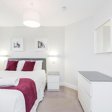 Room Space Service Apartments - New Manor House Bracknell Buitenkant foto