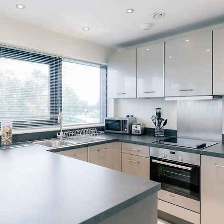 Room Space Service Apartments - New Manor House Bracknell Buitenkant foto