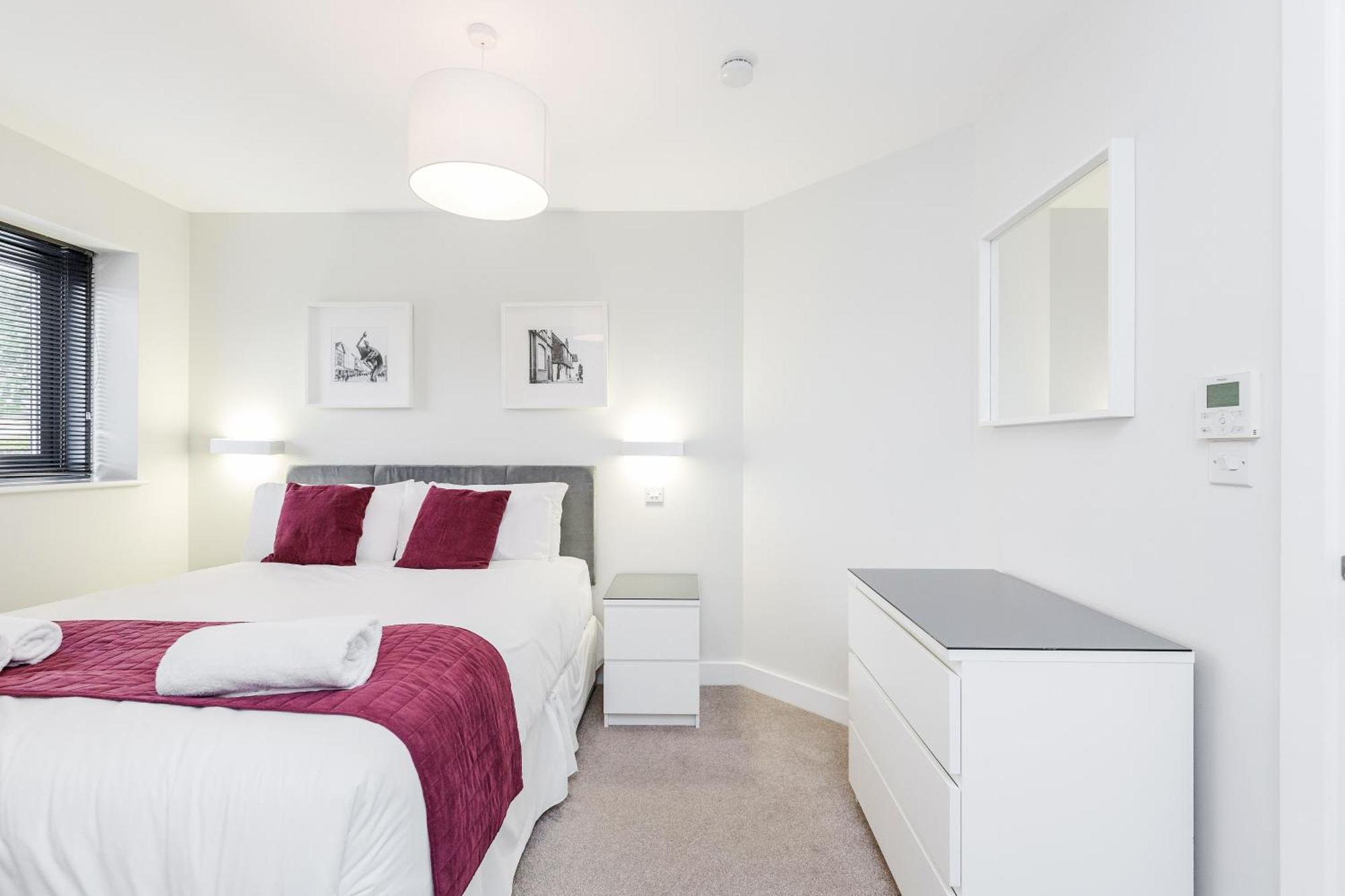 Room Space Service Apartments - New Manor House Bracknell Buitenkant foto